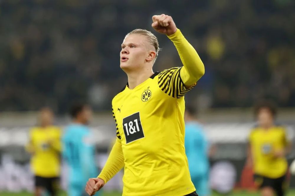  哈兰德戴帽助多特横扫门兴  